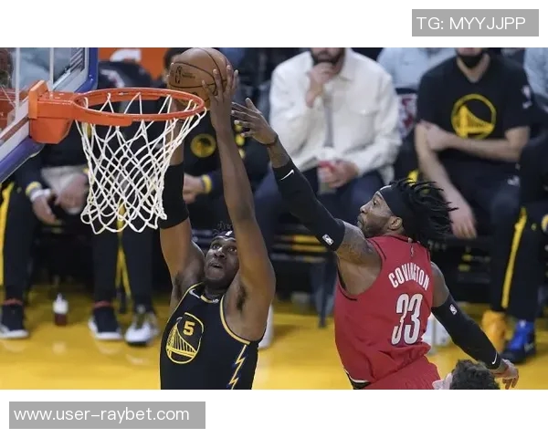 勇士半场微弱领先开拓者库里表现抢眼巴特勒状态低迷未得分